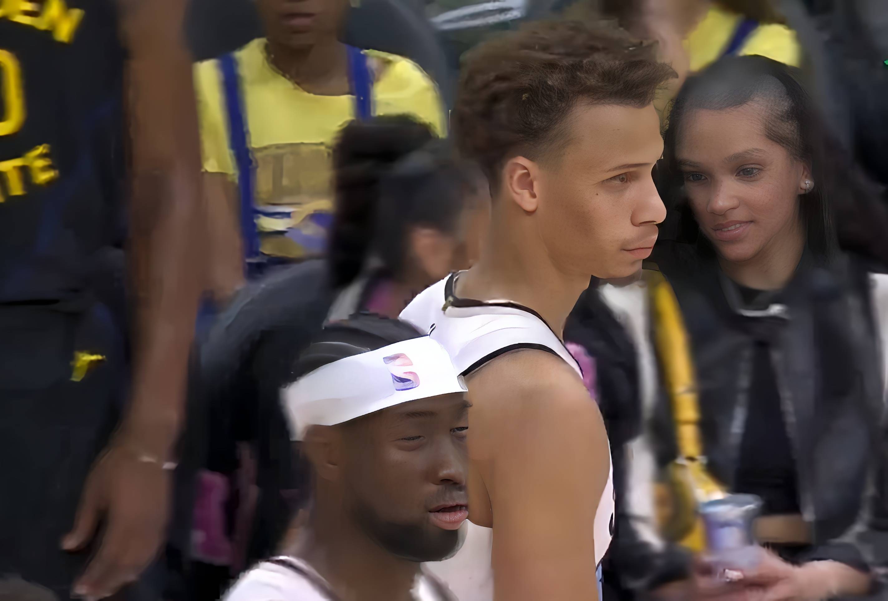 开云-库里官方宣布表现优异新规,老鹰引发争议!-开云