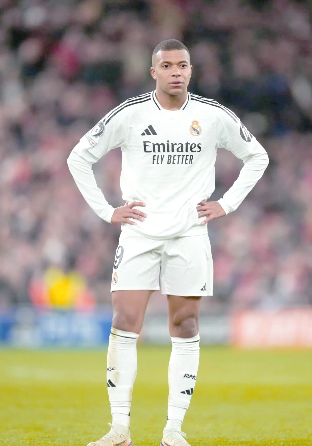 开云手机-姆巴佩在利物浦比赛中战术调整，败北引发热议！全场沸腾不已-开云手机